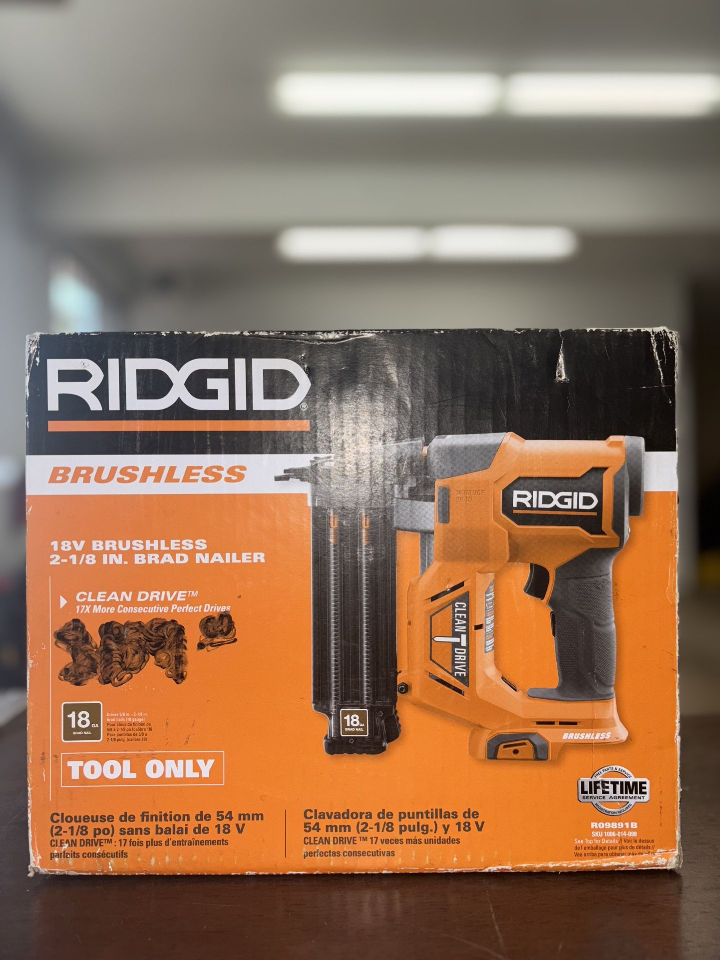 RIDGID 18V Brushless Cordless 18-Gauge 2-1/8 in. Brad Nailer (Tool Only) with CLEAN DRIVE Technology