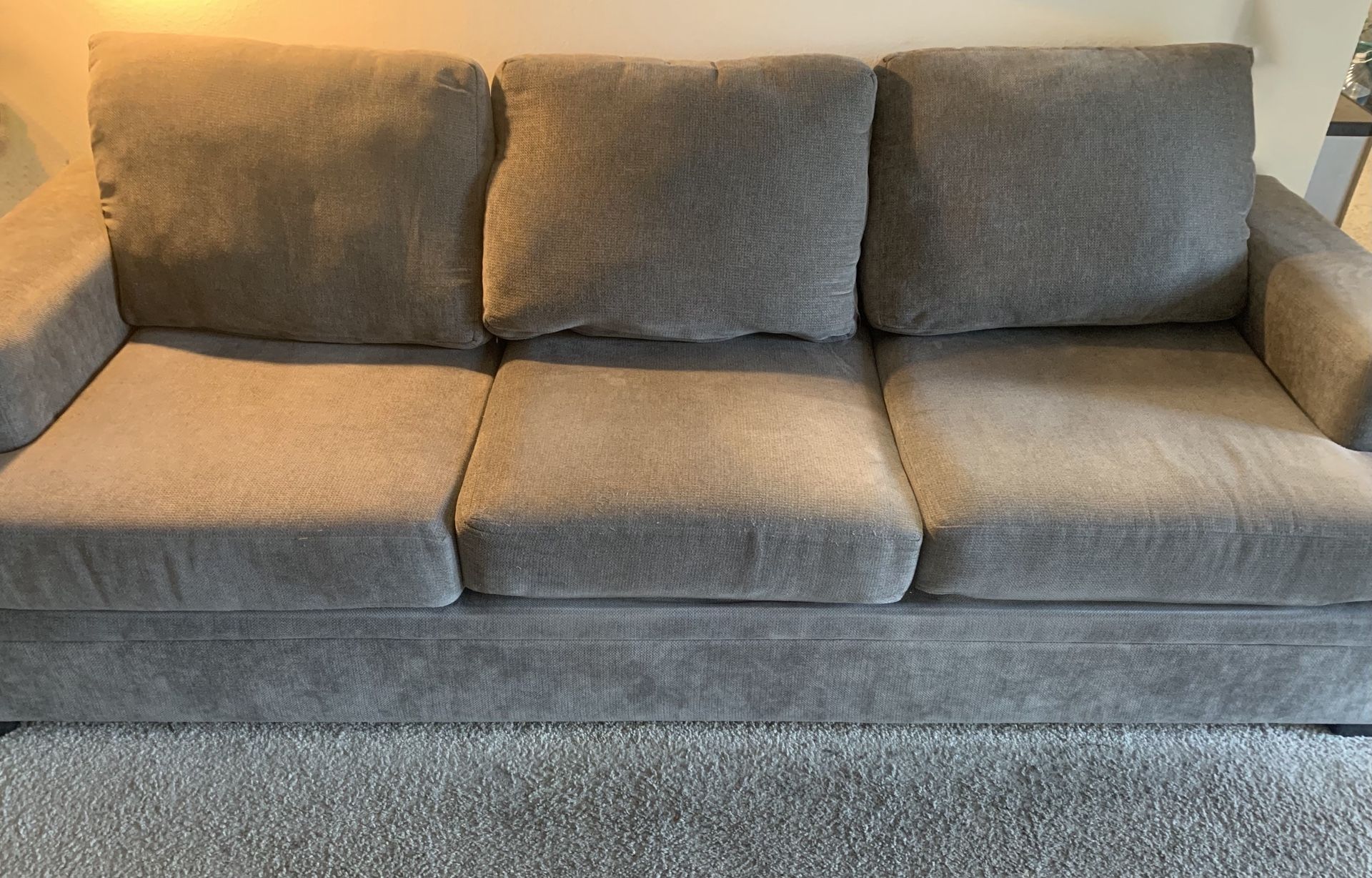 Comfy 3 seater couch In Good Condition