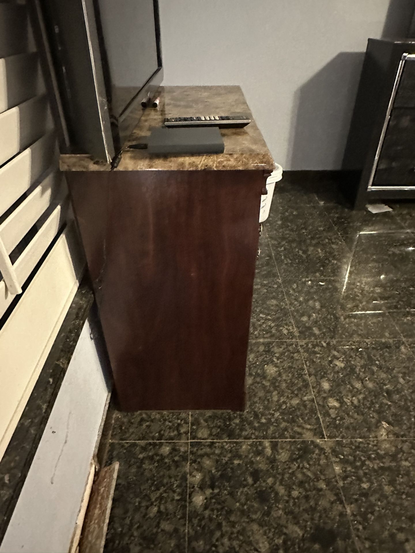 Furniture & Dresser/Nightstand