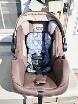 Evenflo LiteMax Safemax 35 Infant Car Seat, and Base