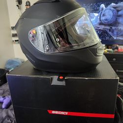 Motorcycle helmet