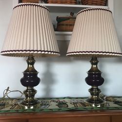 2 MEDALLION LIGHTING CORPORATION VINTAGE END TABLE LAMPS