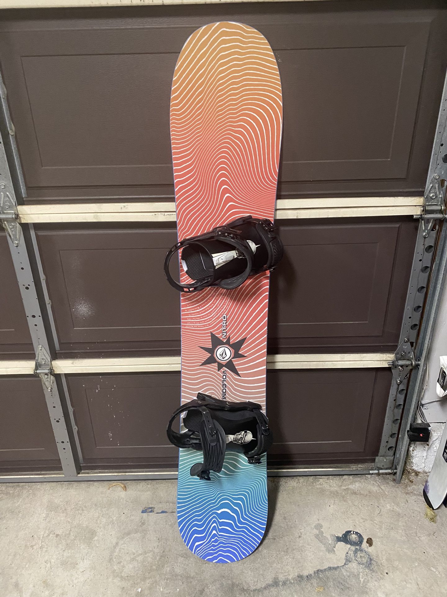 LIKE NEW* 2025 Nitro Alternator Snowboard 162 X Volcom