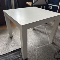 Coffee Table 21.5x21.5x17.5 (used)