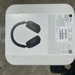 Brand new Sony WH-1000XM5