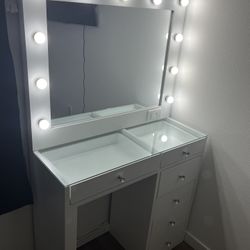 White Vanity Set w/ Lighted Mirror, Glass Top & Crystal Knobs
