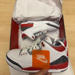 New Jordan 3 Retro Fire Red (2022) Size 8.5