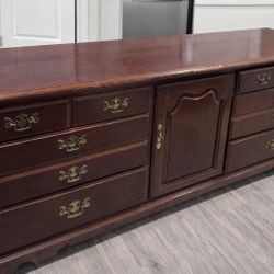     Tomsville Dresser 