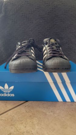 Adidas Superstars Black and white size 7