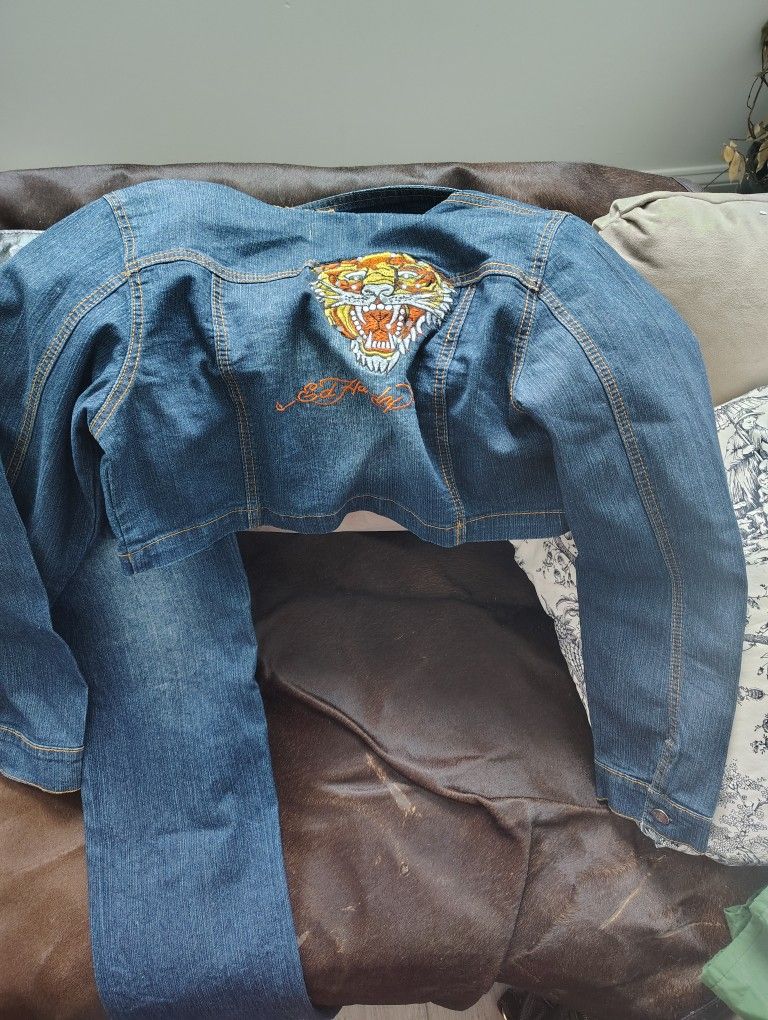 Ed Hardy Women's Two Piece Denim Outfit Embossed With Tiger On Back Of Jeans And Front Of Jacket . 11/12 Jeans XL Jacket Embossed With Tiger