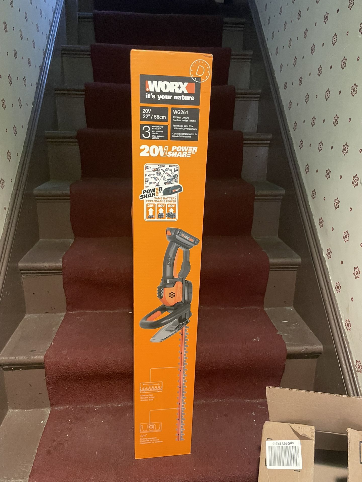 NEW UNOPENED BOX 20v 22in worx hedge trimmer battery and charger.