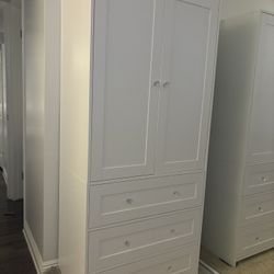 Dresser/cabinet (W/Mirror)