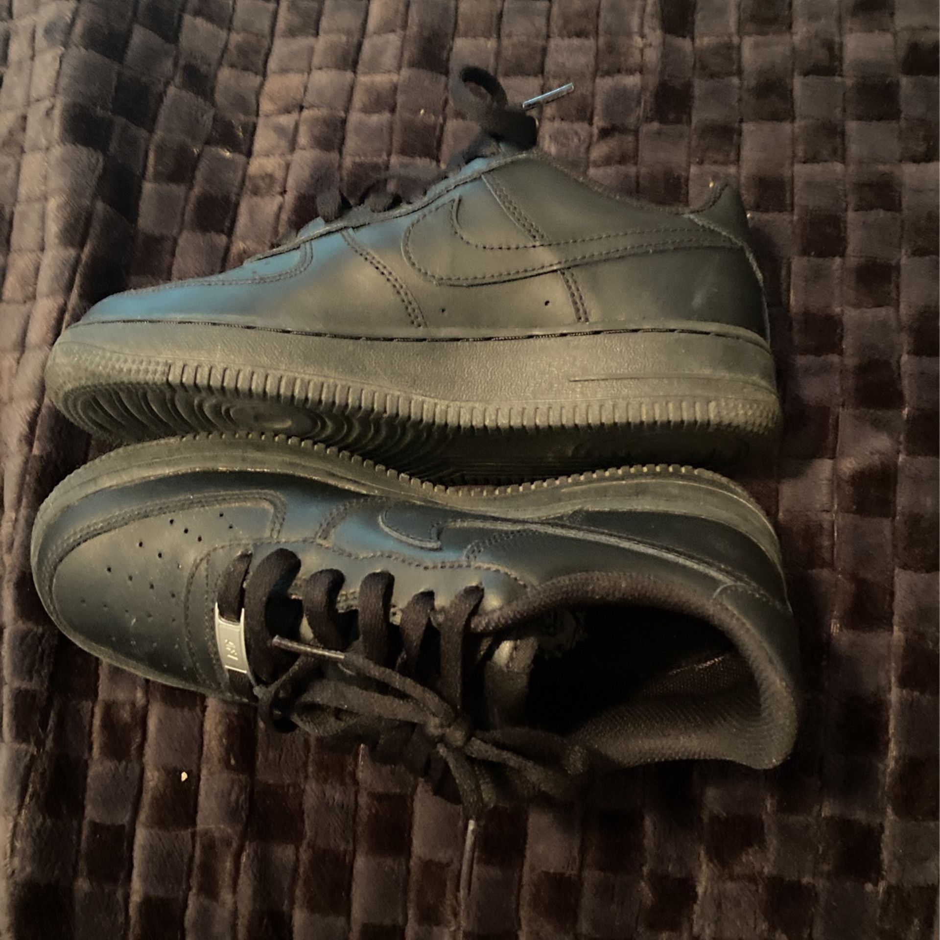 Black Air forces Size 4y