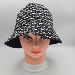 Unbranded "D" Print Reversible BucketHat