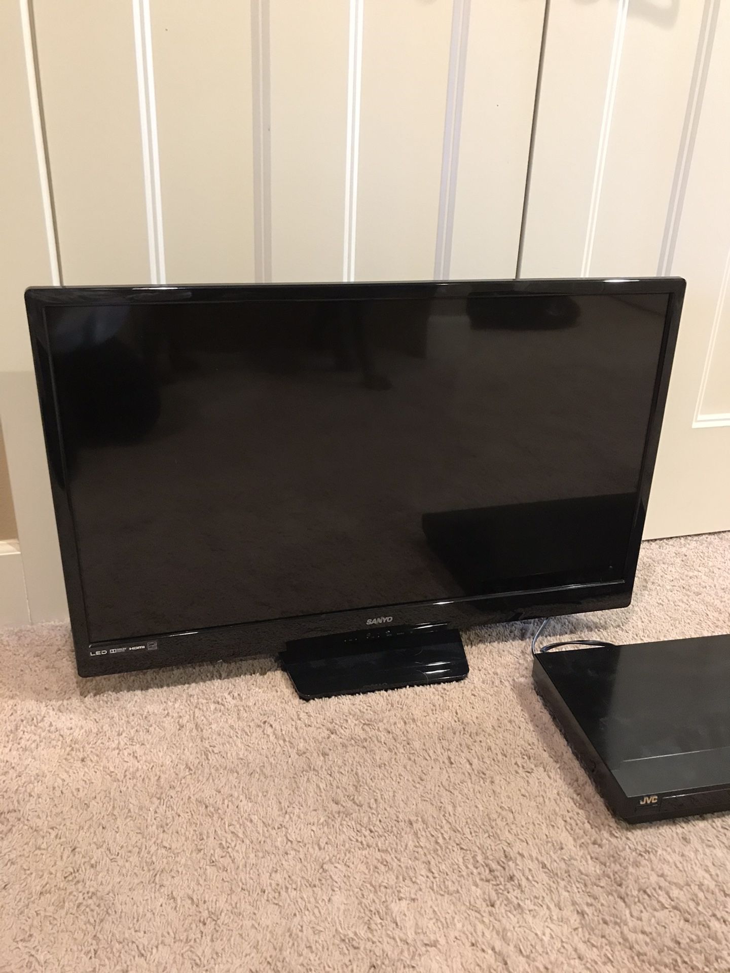 40” Sanyo tv and DVD player