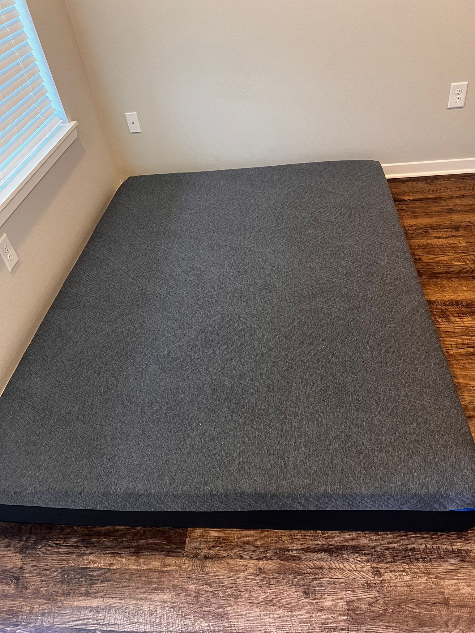 Queen Mattress, Telino 8 inch Medium Memory Foam Mattress with Breathable Cover