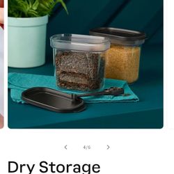 Tupperware Ultra Clear Dry Storage/W Two Sided Measuring Spoon Attached To The Lid