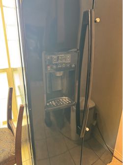 Side by side General Electric fridge