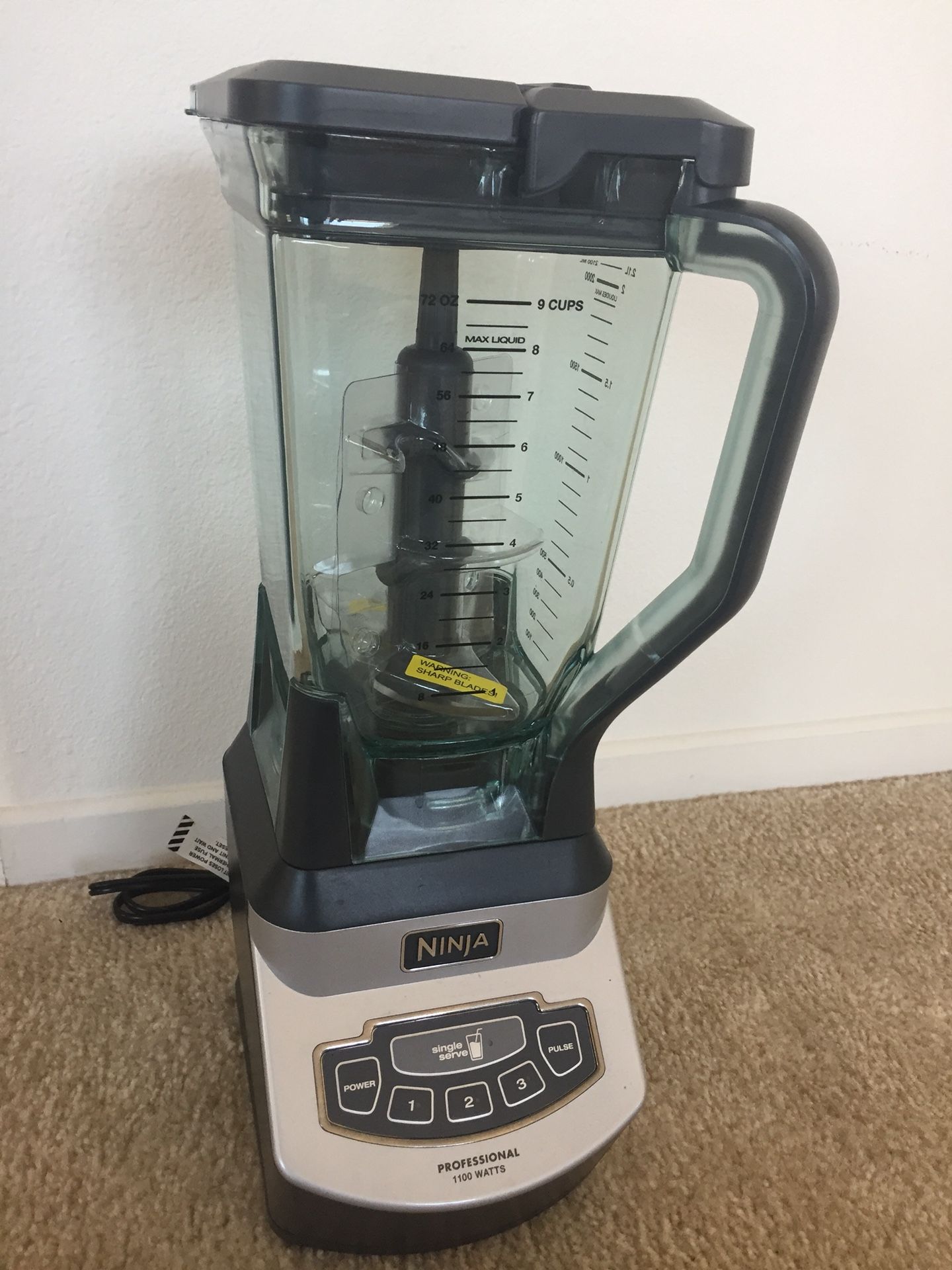 Nearly New Ninja Professional Countertop Blender with 1100-Watt Base, 72oz