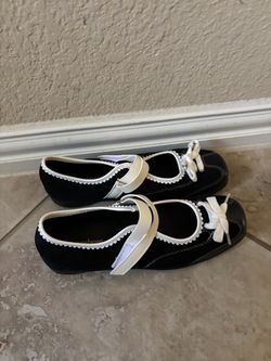 black and white flats