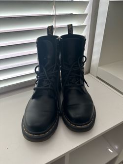 Dr. Martens black size 11 like new