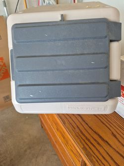 Dog food bin holds 50 pounds