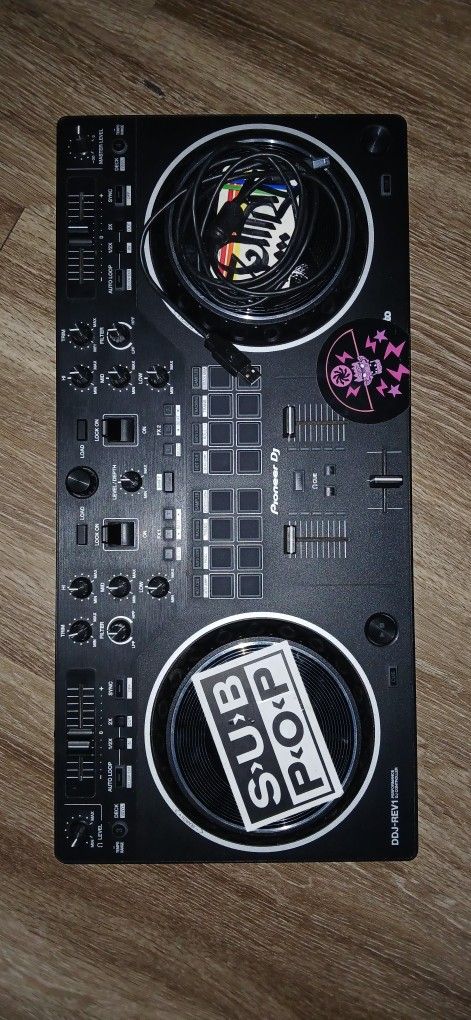 Pioneer DDJ-REV1 Controller 