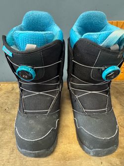 Burton snowboard boots (4Y)