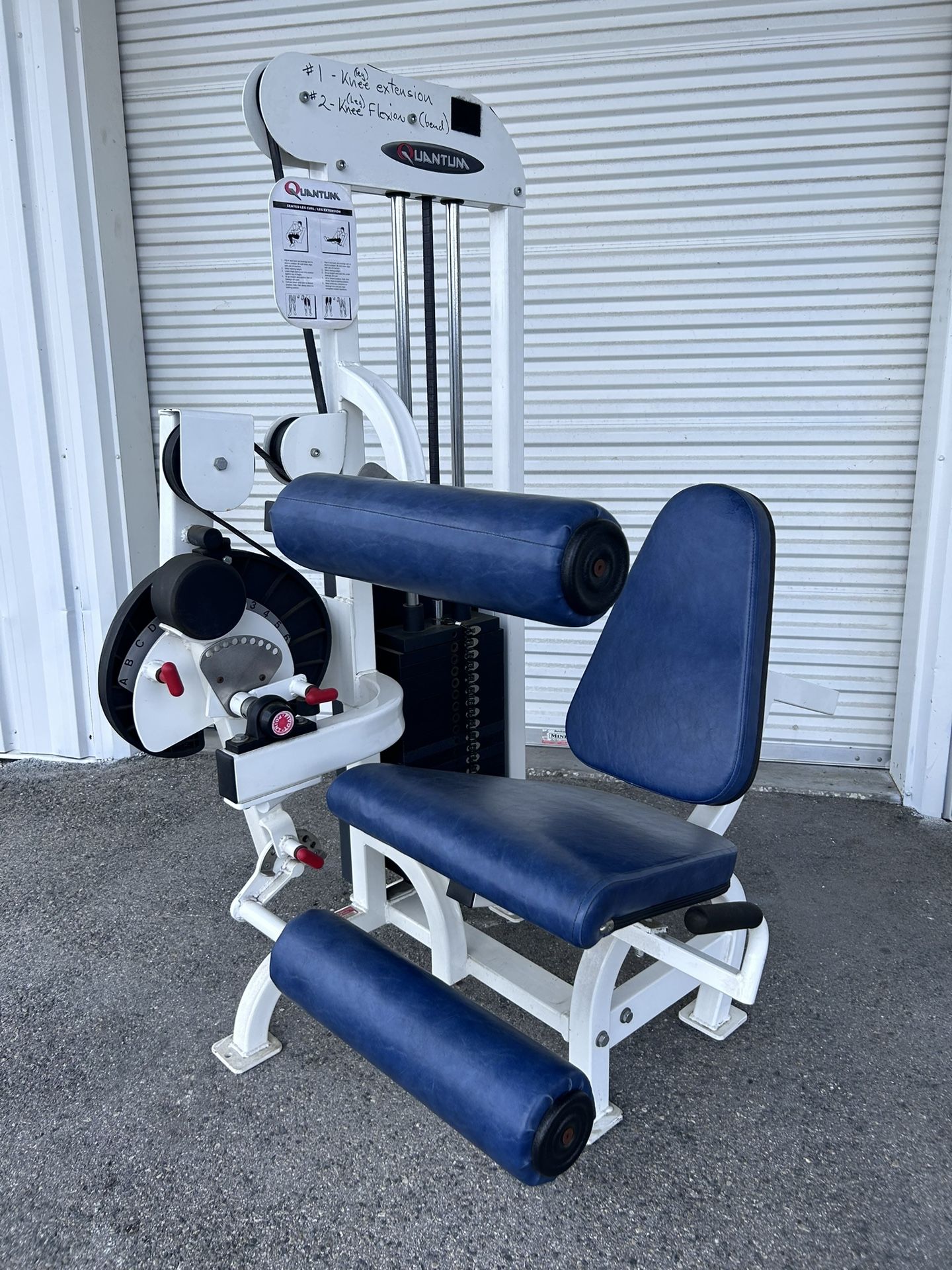 Quantum Leg Extension / Curl Combo Machine