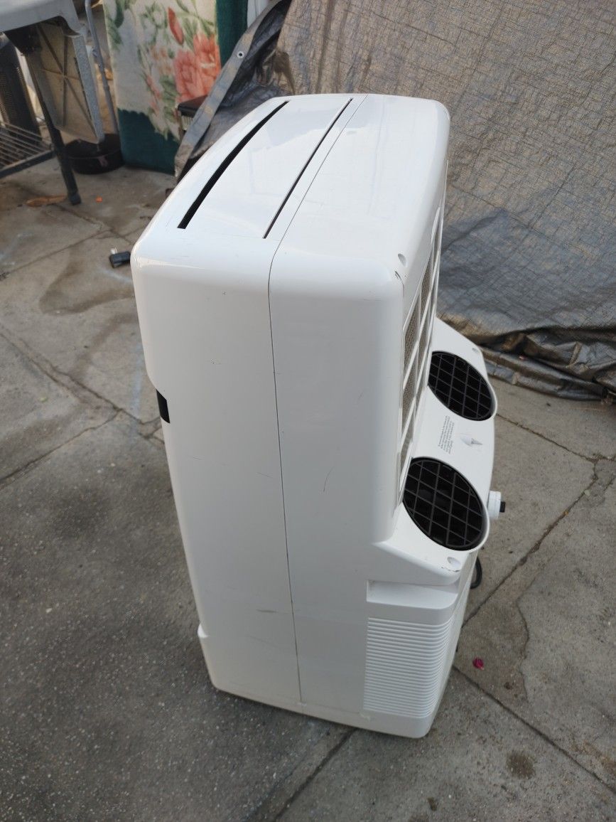 Whynter Air Conditioner In Excellent Condition. " No Hoses"