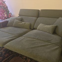 Power Reclining Couch (Loveseat)