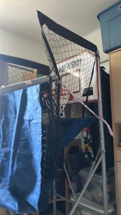 Electronic basket ball hoop