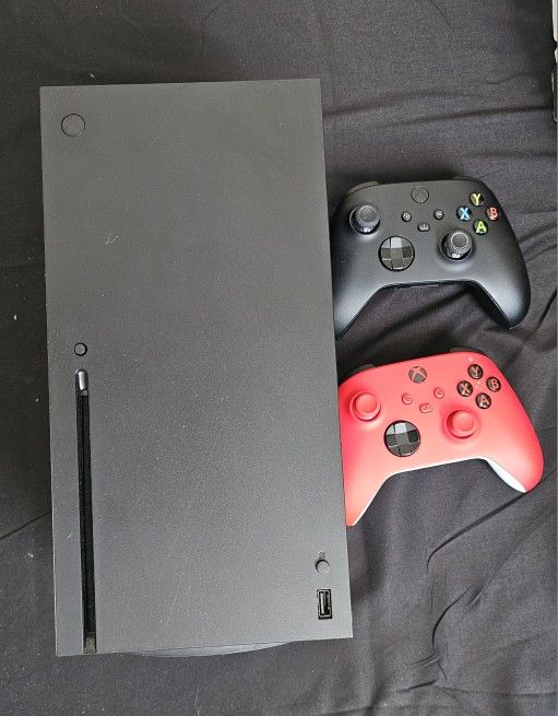 1Tb Xbox Series X + 2 Controllers 