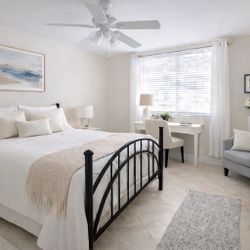 Queen Black Metal Bed Frame – Clean & Sturdy