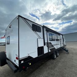 Used 2022 Dutchmen Kodiak Ultimate 3301BHSL