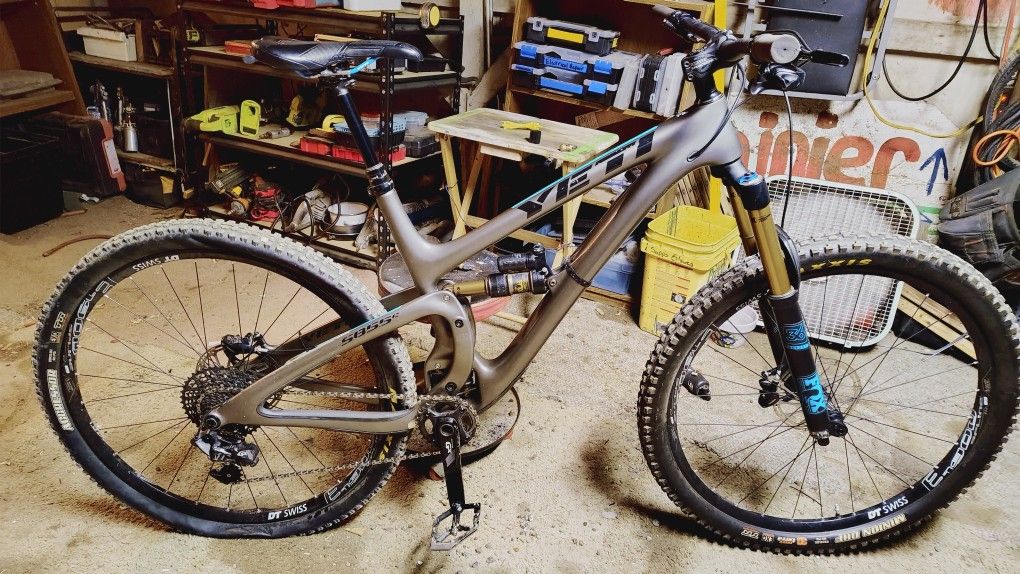 Yeti Carbon Trail/Enduro Mountain Bike