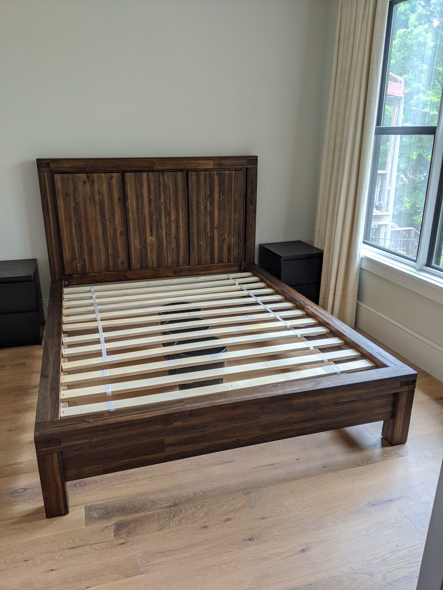 Beautiful queen size hardwood bed