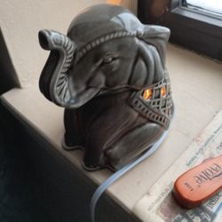 Ceramic Elephant Wax Warmer Electric Power Plug 🔌 In Great Condition 