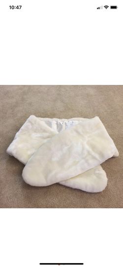 David’s Bridal Ivory Faux Fur Wrap