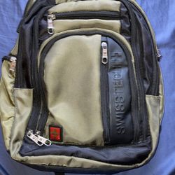 Swiss tech Green Backpck  With USB Plug In. 