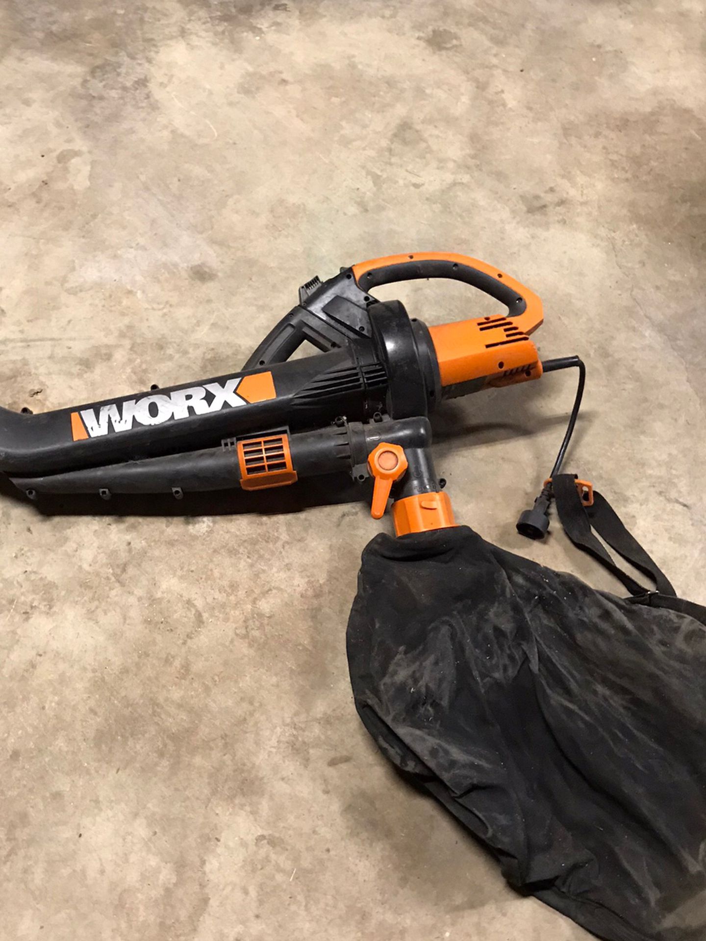 leaf blower and picker upper