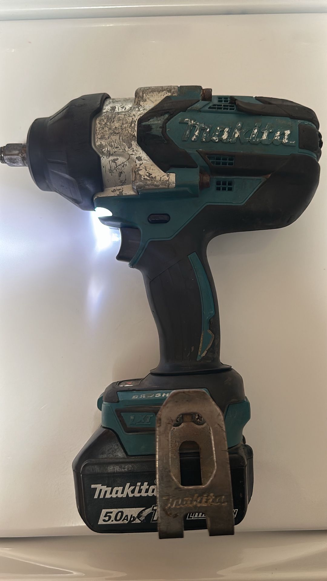 Mikita 1/2 Inch 18v LXT Brushless Impact Wrench