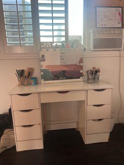 Vanity desk and mirror