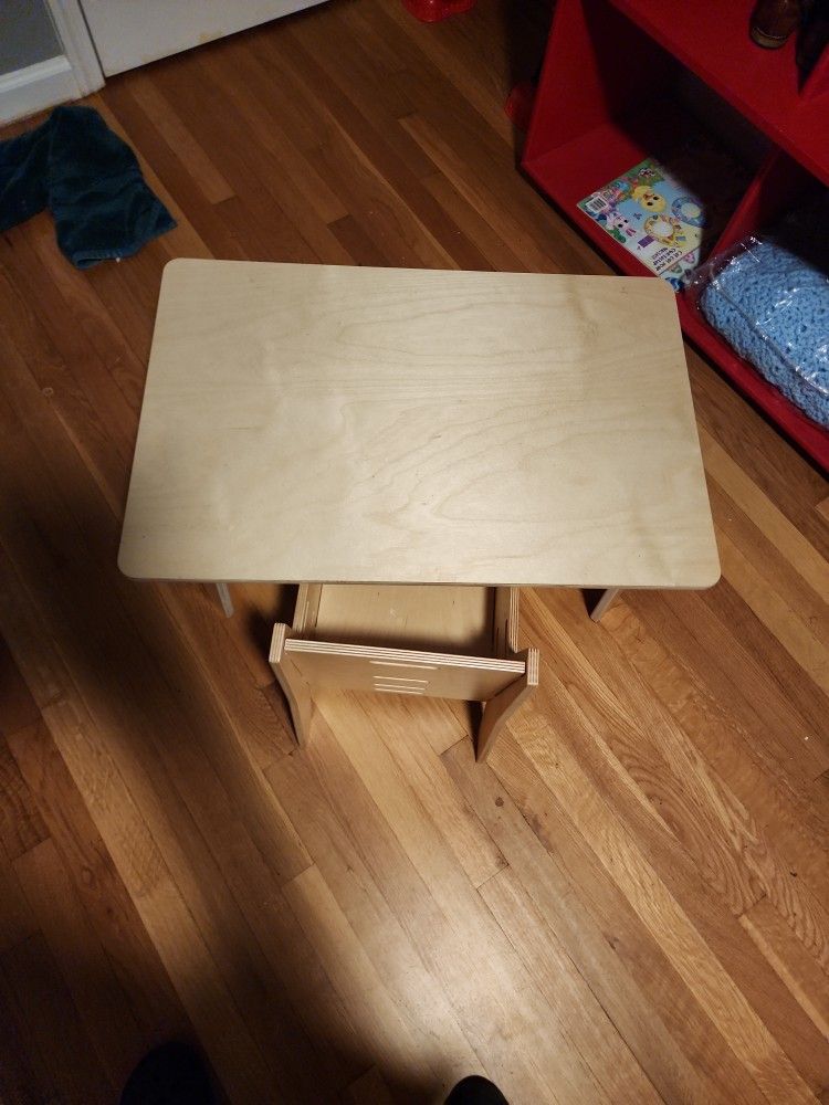 Little Kids Desk & Chair