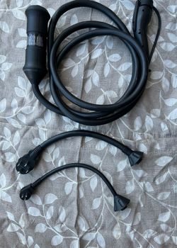 VOLVO / POLESTAR OEM Original OEM XC40/60/90 RECHARGE CHARGING CORD SET 9.6KW, 220V 40A NEMA 14-50 plug Very High Quality, Good condition, Tested.