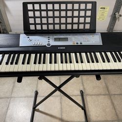 Keyboard - Yamaha YPT-200 - Great Condition With Stand and Power Adapter 