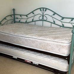 Daybed Trundle W/Mattresses 