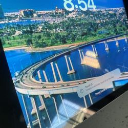 iPad 6 Cellular 64gb Unlocked Cracks On Screen