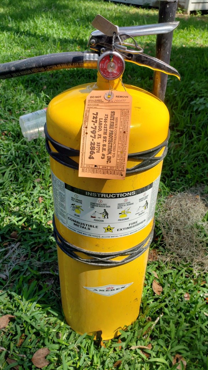 Combustible Metals Fire Extinguisher Never Used