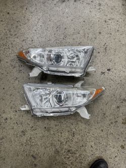 2011-2013 Toyota Highlander Headlights